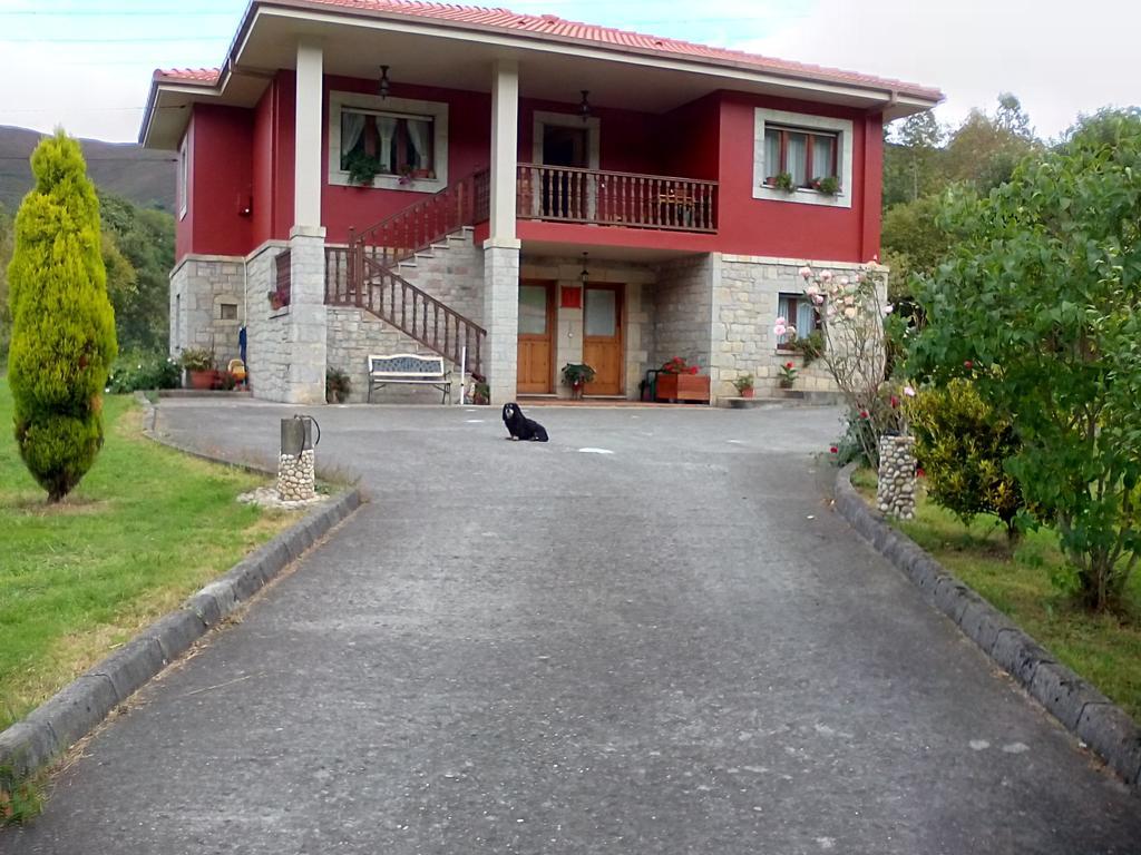 Apartments Aurora La Robellada de Onis Pokoj fotografie